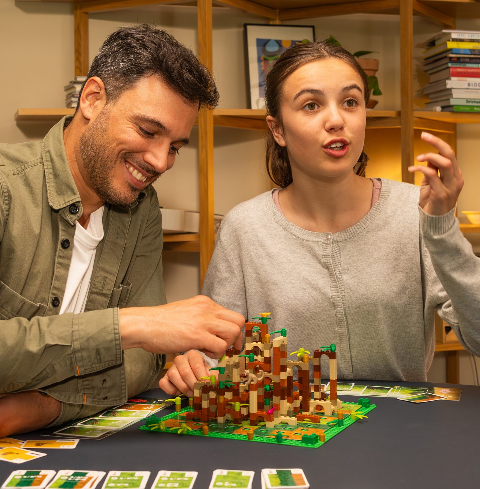 Construyendo juegos de mesa juntos - Asmodee Chile